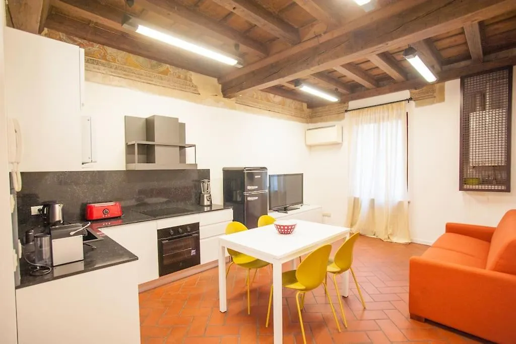 Kontakte von Italianflat - Veronetta Flat